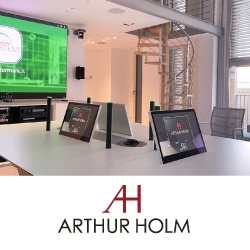 Сочетание инноваций, дизайна и моторизированных решений от Arthur Holm в миланском шоуруме