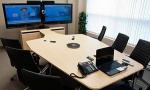 Стол для переговоров и видеоконференций, закрытая конфигурация