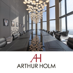 Стол с яркой индивидуальностью дополнили инновационные выдвижные решения Arthur Holm