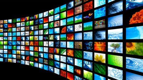 Digital Signage приветствуют вас, когда вы заходите в комнату Digital Signage приветствуют вас, когда вы заходите в комнату