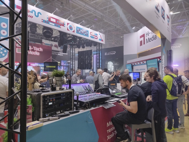 На стенде Hi-Tech Media,участника выставки Light+Audio Tec-2024, фото-77 На стенде Hi-Tech Media,участника выставки Light+Audio Tec-2024, фото-77